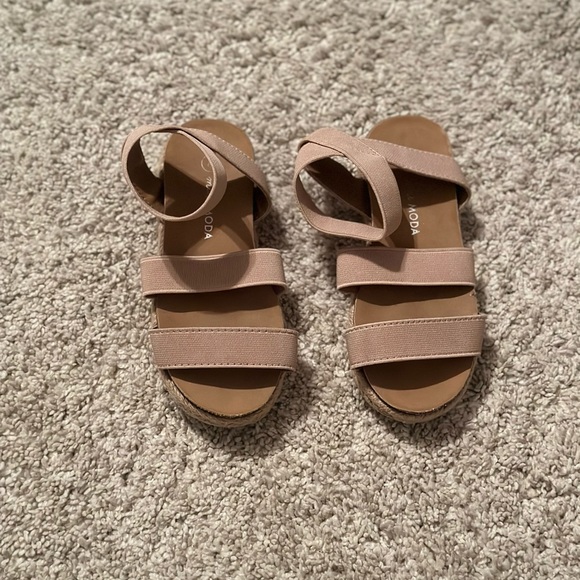 Little girls size 8 Mini Moda sandals EUC - Picture 2 of 5